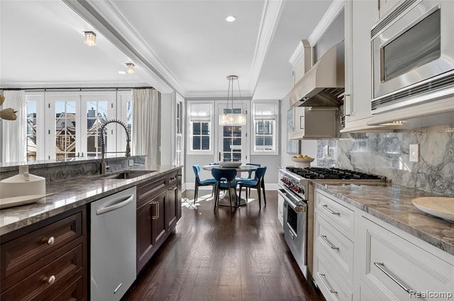 277 W Brown Street, Birmingham, MI 48009