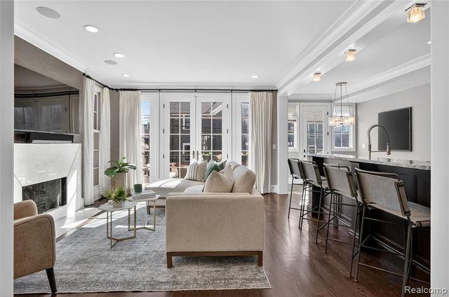 277 W Brown Street, Birmingham, MI 48009