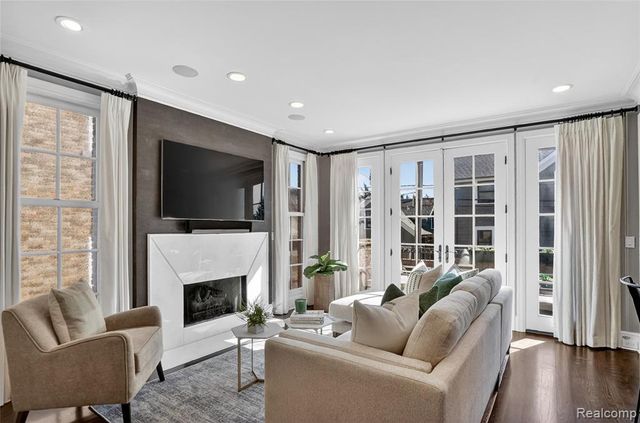 277 W Brown Street, Birmingham, MI 48009