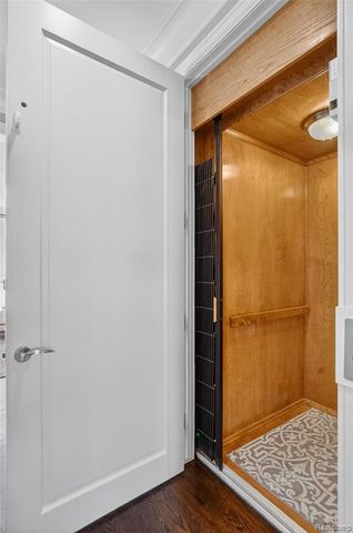 277 W Brown Street, Birmingham, MI 48009