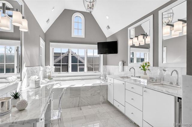 277 W Brown Street, Birmingham, MI 48009