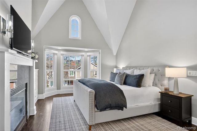 277 W Brown Street, Birmingham, MI 48009