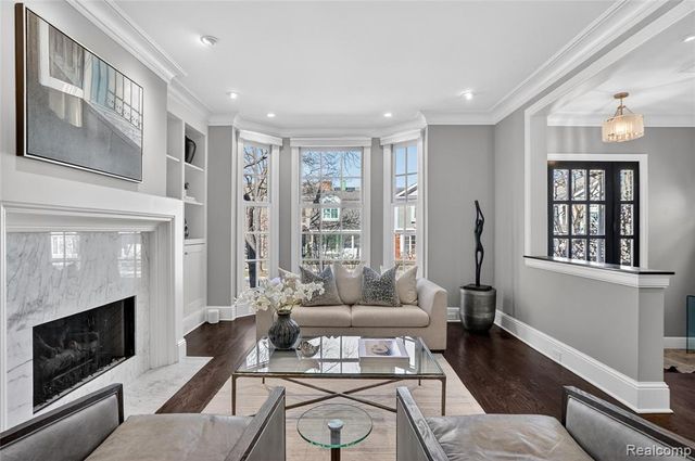 277 W Brown Street, Birmingham, MI 48009