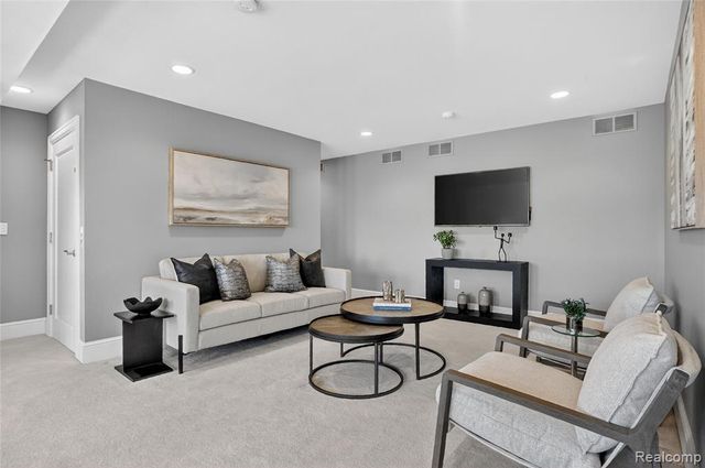 277 W Brown Street, Birmingham, MI 48009