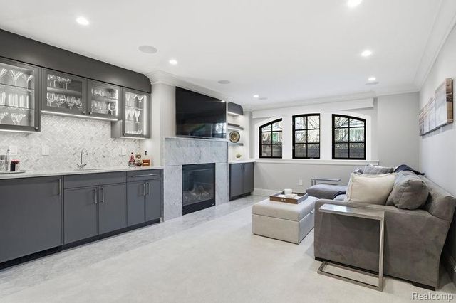 277 W Brown Street, Birmingham, MI 48009