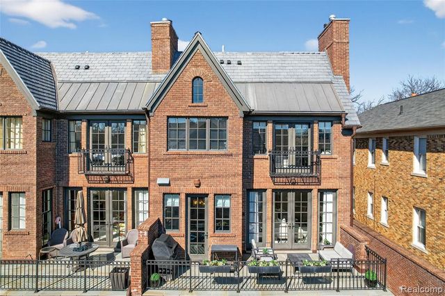 277 W Brown Street, Birmingham, MI 48009