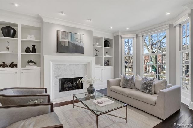 277 W Brown Street, Birmingham, MI 48009