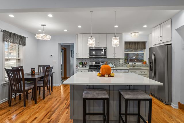 3233 N Panama Avenue, Chicago, IL 60634