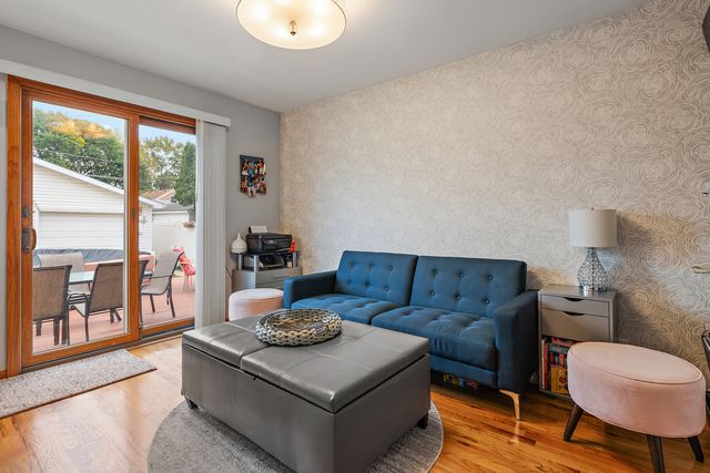 3233 N Panama Avenue, Chicago, IL 60634