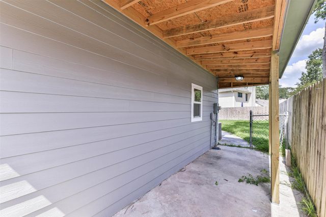 8022 17th Green Drive, Humble, TX 77346