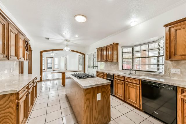 8022 17th Green Drive, Humble, TX 77346