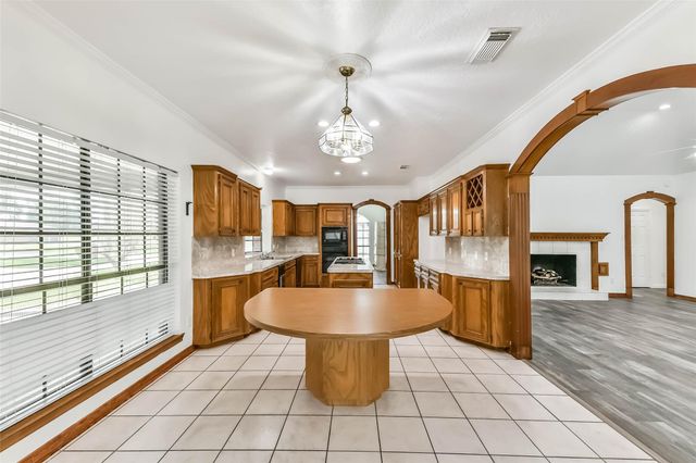 8022 17th Green Drive, Humble, TX 77346