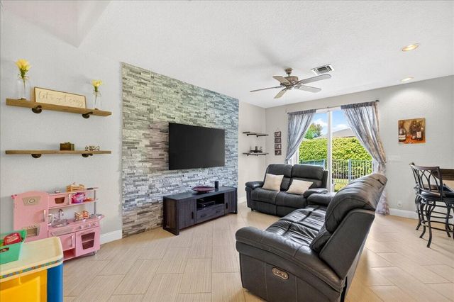 117 Spruce Street, Boynton Beach, FL 33426