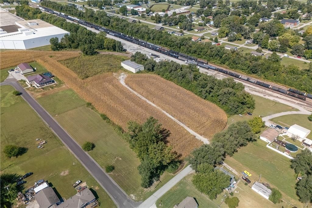 102 S 8th Street, Elwood, KS 66024