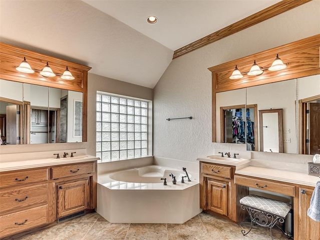 921 Hannah Dr, Tuttle, OK 73089