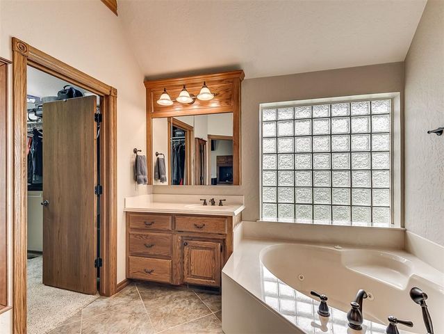 921 Hannah Dr, Tuttle, OK 73089
