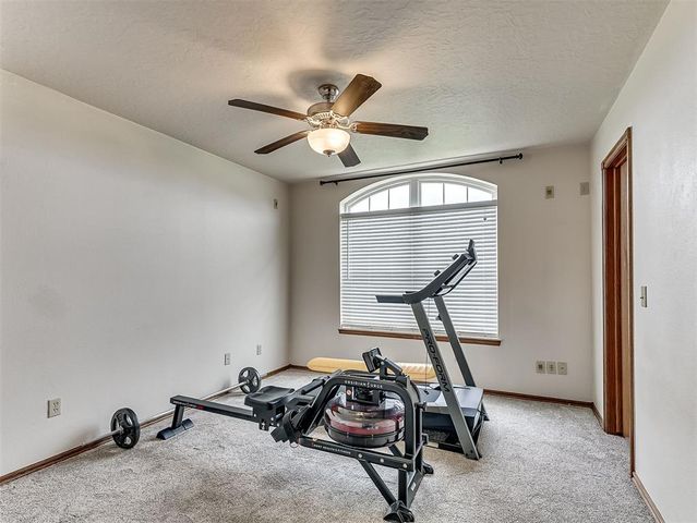 921 Hannah Dr, Tuttle, OK 73089