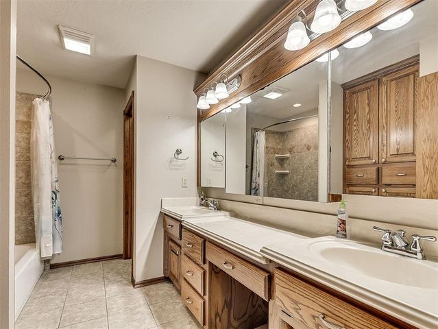 921 Hannah Dr, Tuttle, OK 73089