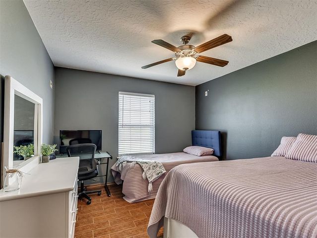921 Hannah Dr, Tuttle, OK 73089