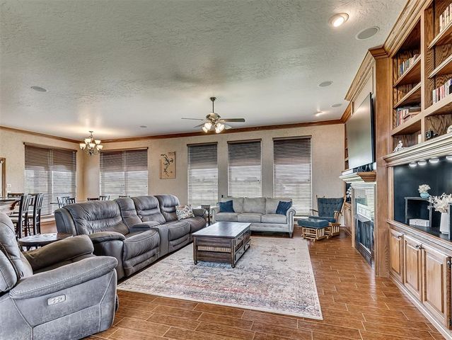 921 Hannah Dr, Tuttle, OK 73089
