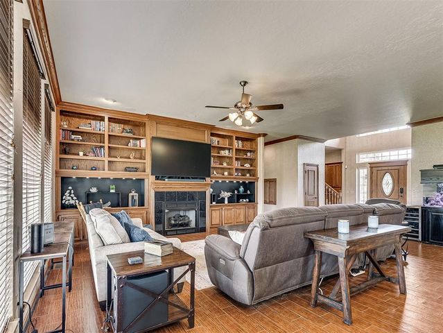 921 Hannah Dr, Tuttle, OK 73089