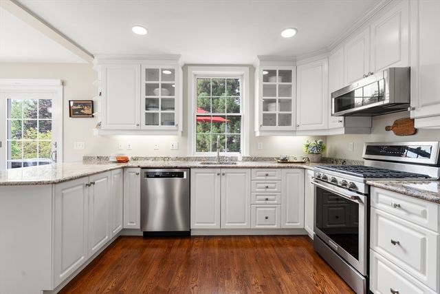 600 Trapelo Rd 8, Waltham, MA 02452