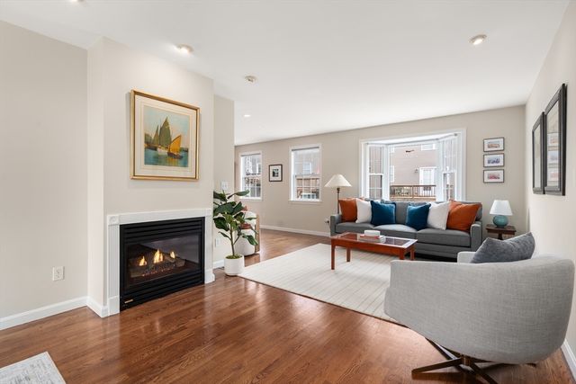 600 Trapelo Rd 8, Waltham, MA 02452