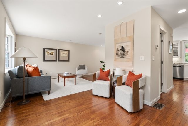 600 Trapelo Rd 8, Waltham, MA 02452