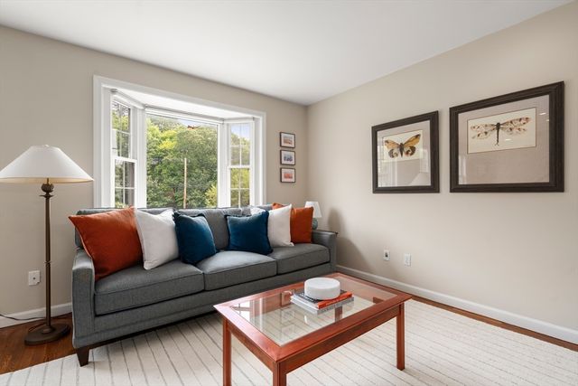 600 Trapelo Rd 8, Waltham, MA 02452