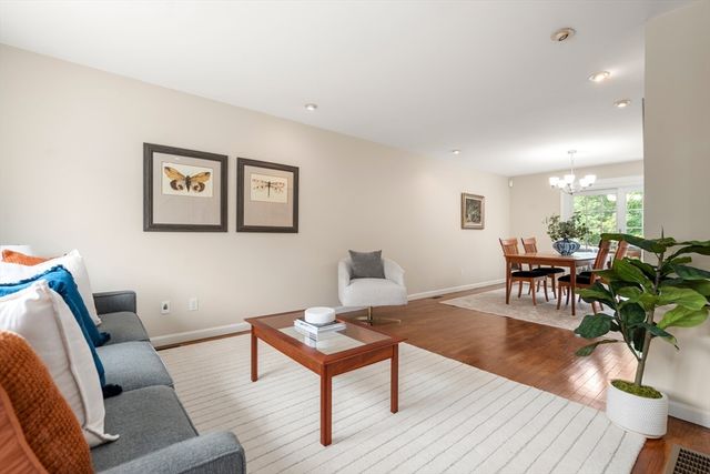 600 Trapelo Rd 8, Waltham, MA 02452
