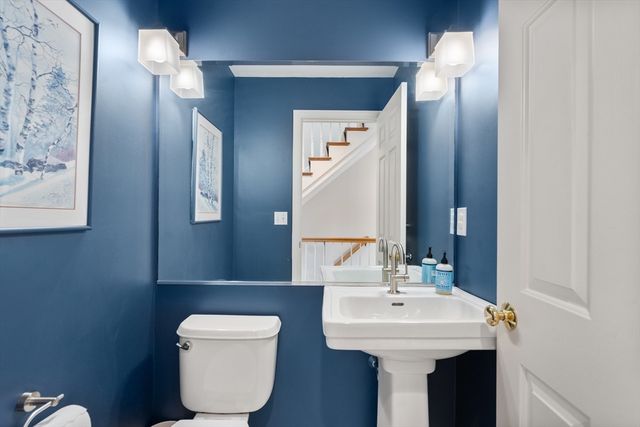 600 Trapelo Rd 8, Waltham, MA 02452
