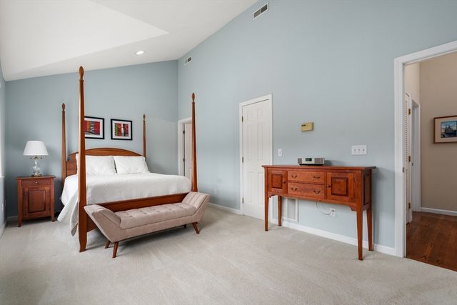 600 Trapelo Rd 8, Waltham, MA 02452