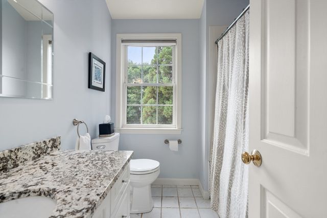 600 Trapelo Rd 8, Waltham, MA 02452