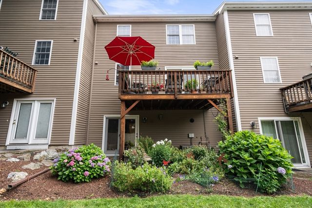 600 Trapelo Rd 8, Waltham, MA 02452