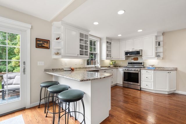 600 Trapelo Rd 8, Waltham, MA 02452