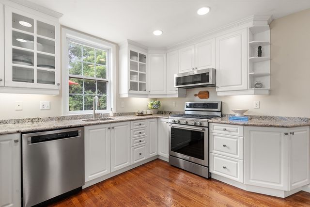 600 Trapelo Rd 8, Waltham, MA 02452