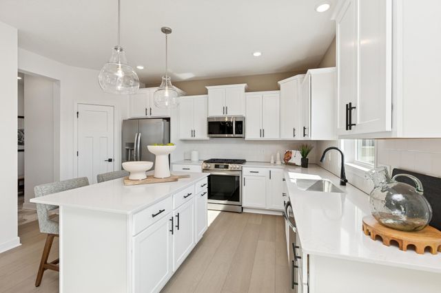 2444 Hadley Hills Drive NE, Rochester, MN 55906