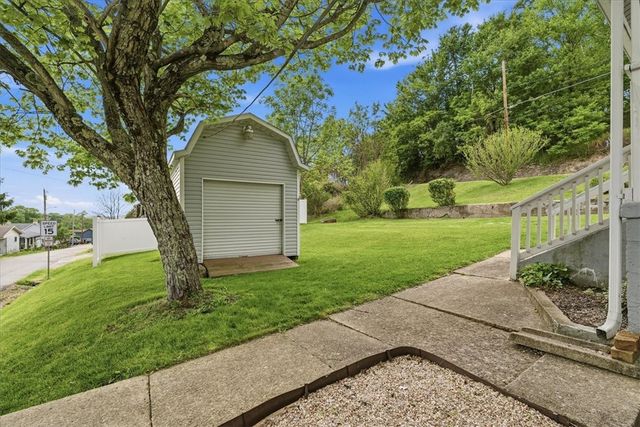 470 Reidmore Rd, Connellsville, PA 15425