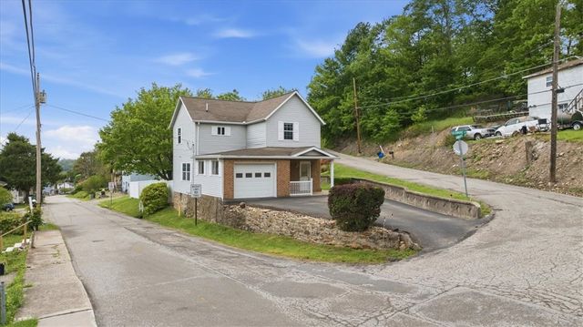 470 Reidmore Rd, Connellsville, PA 15425