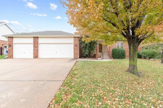 206 Pine Ridge Dr, Salina, KS 67401