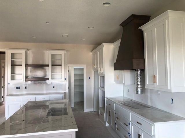 17008 W 172nd Ter Street, Olathe, KS 66062