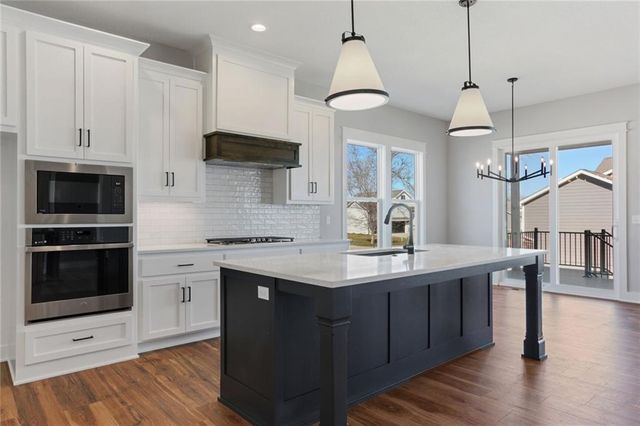 17008 W 172nd Ter Street, Olathe, KS 66062