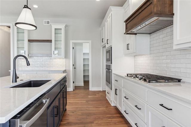 17008 W 172nd Ter Street, Olathe, KS 66062