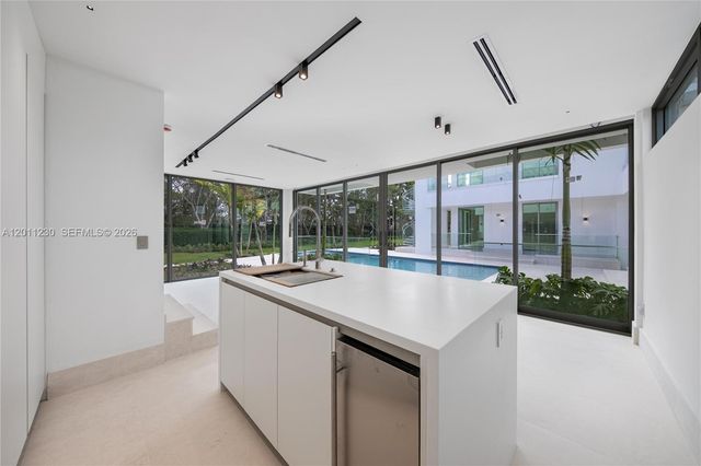 3280 Lake Ridge Lane, Weston, FL 33332
