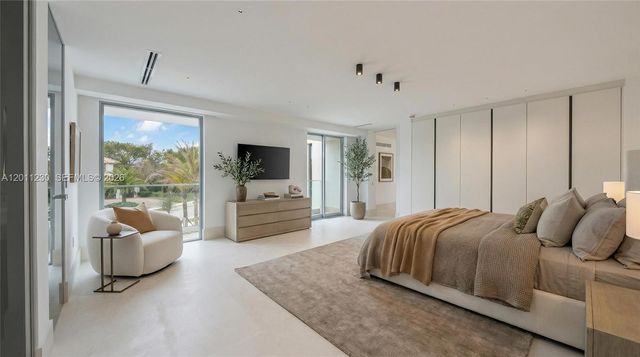 3280 Lake Ridge Lane, Weston, FL 33332