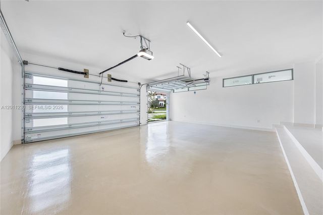 3280 Lake Ridge Lane, Weston, FL 33332