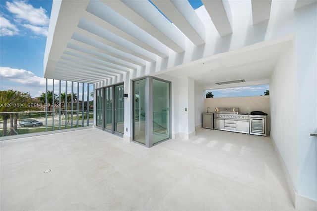3280 Lake Ridge Lane, Weston, FL 33332