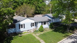 916 S 6th Avenue, St. Charles, IL 60174
