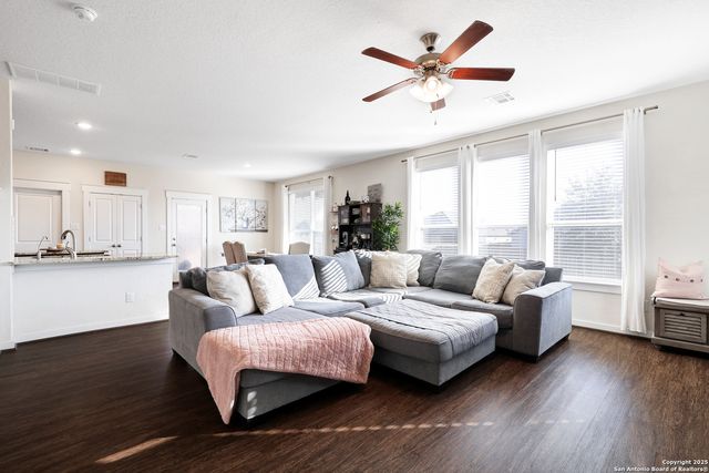 10614 Rosalina Loop, Converse, TX 78109
