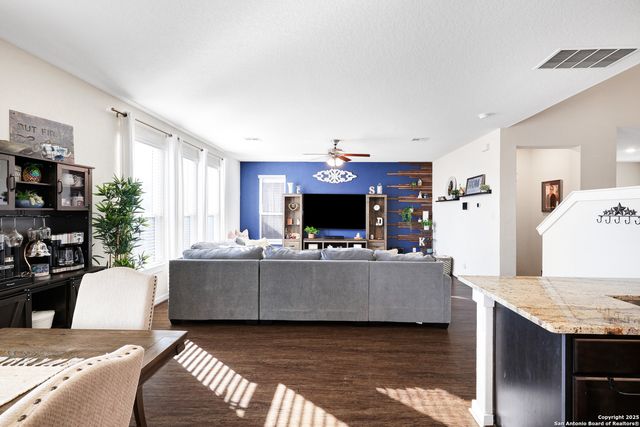 10614 Rosalina Loop, Converse, TX 78109